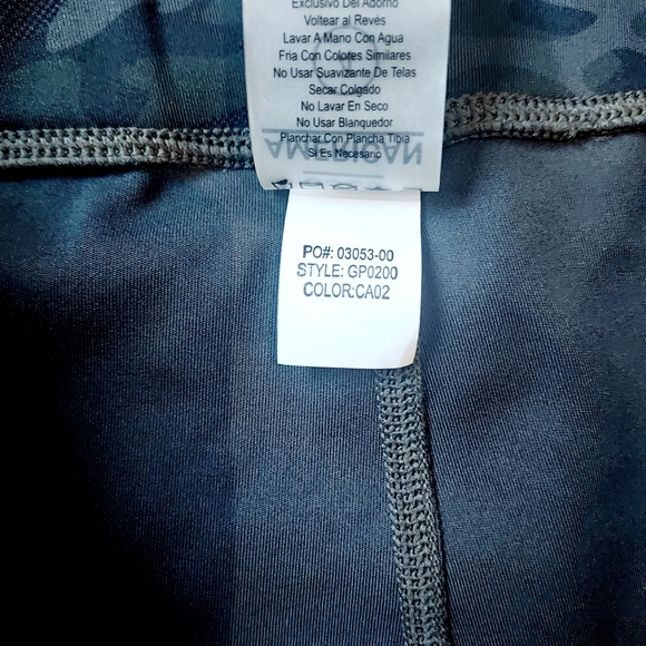 Good American Electric Feel Camo Bike Shorts size 4 / XL - Picture 6 of 8